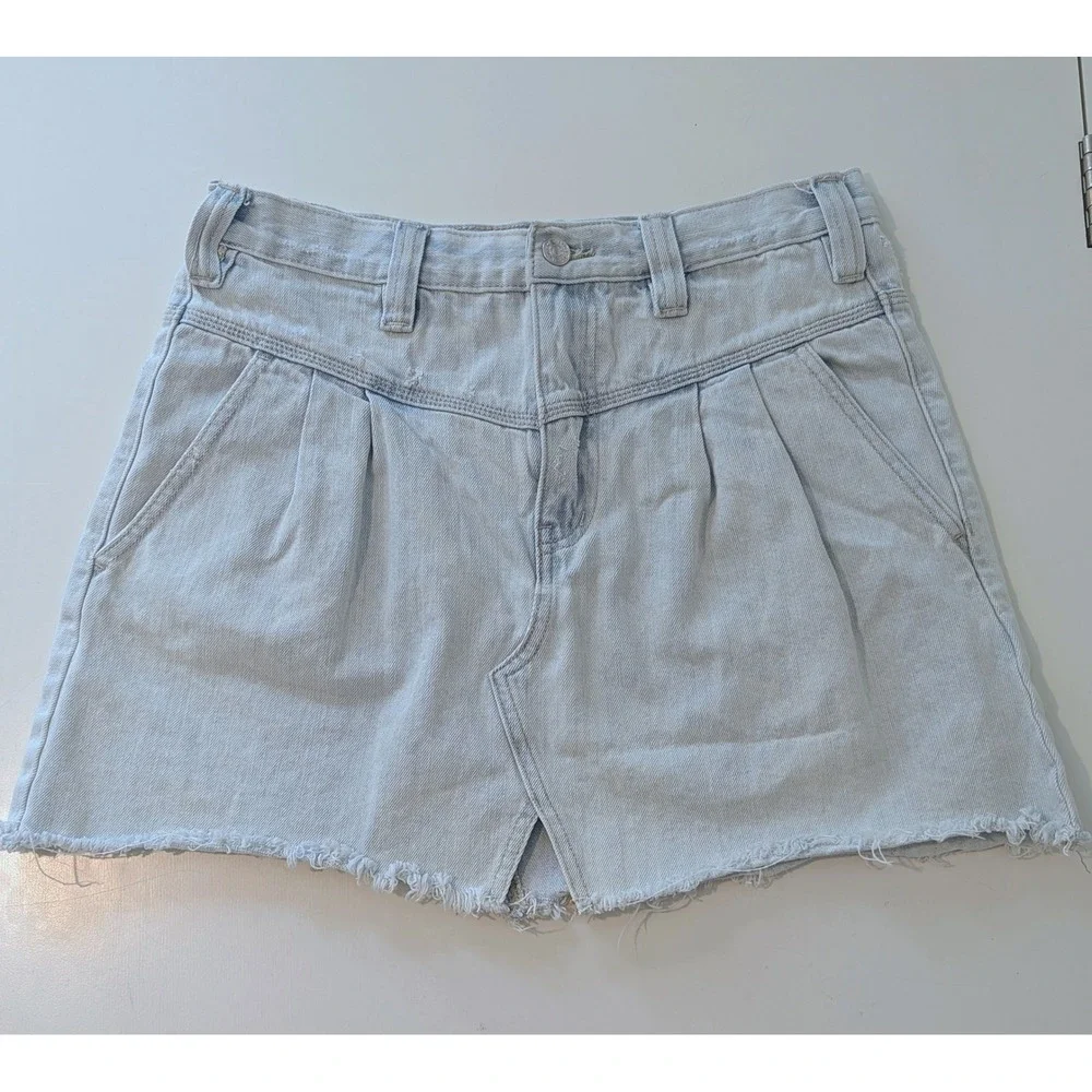 We The Free Free People Light Wash Pleated Denim Mini Skirt Raw Hem Size 28